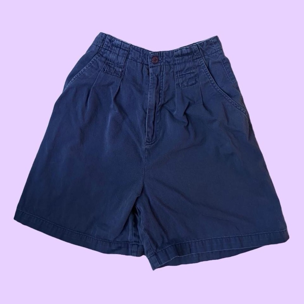 Vintage 90s Navy blue pleated high waisted shorts with a baggy fit 🔥